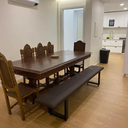 Casa Augusta 4 호스텔 브라가